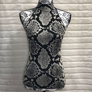 ZARA KNIT Sleeveless turtleneck Snakeskin print size Small. Black & Gray.